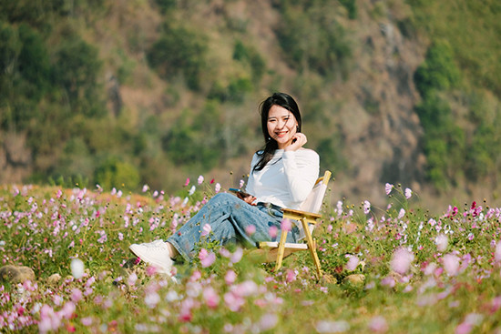 Để săn mây hoàn hảo nhất bạn nên lên Tà Xùa vào tháng 10 đến tháng 4. Mùa hè, bạn cũng có thể săn mây nhưng “hên xui”. Tuy nhiên, mùa này bạn sẽ được thả mình giữa thảo nguyên và núi đồi bao la, đồ ăn vẫn ngon và nhiều khung cảnh khác vẫn đẹp.