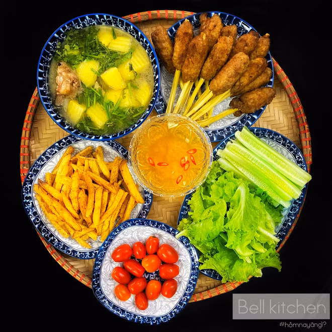 Mới đây trên mạng, loạt hình ảnh mâm cơm của gái xinh Hà Giang năm nay 23 tuổi có tên Hồng Ngọc nhanh chóng thu hút sự chú ý của nhiều người bởi không chỉ vô cùng ngon mắt mà còn đầu đủ chất.