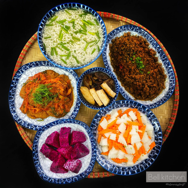 Những mâm cơm khiến dân mạng trầm trồ ở trên được Ngọc nấu cho 4 người ăn bao gồm bố, mẹ, chị gái và cô.