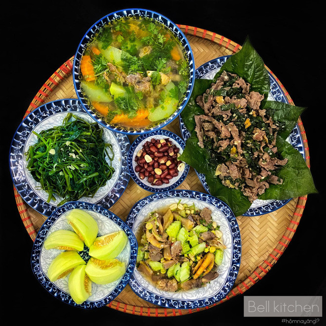 Theo chia sẻ trước khi biết làm những mâm cơm nhà ăn, Hồng Ngọc từng là "con cưng" đúng chuẩn trong gia đình khi không phải động tay làm bất kì việc gì.