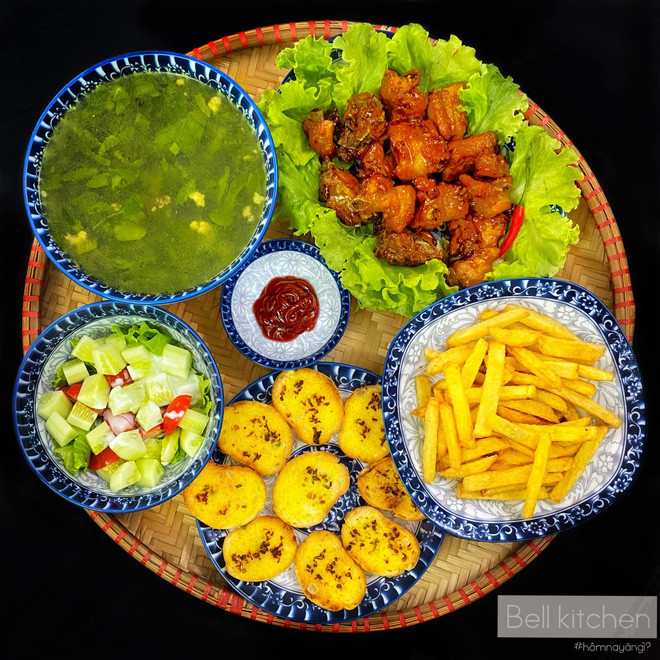 Hồng Ngọc cũng chia sẻ thêm: "Mình thấy phụ nữ hay đàn ông thì đều cần phải biết nấu ăn nhưng đàn ông đã lo những việc lớn rồi thì mình là phận nữ, chuyện bếp núc sẽ thành thạo hơn...