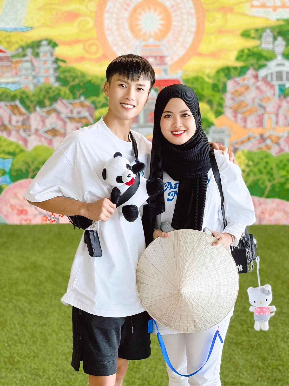 Tuy vậy, người theo dõi cũng cảm thấy hạnh phúc lấy cho cả hai và để lại nhiều lời chúc ở dưới phần bình luận.