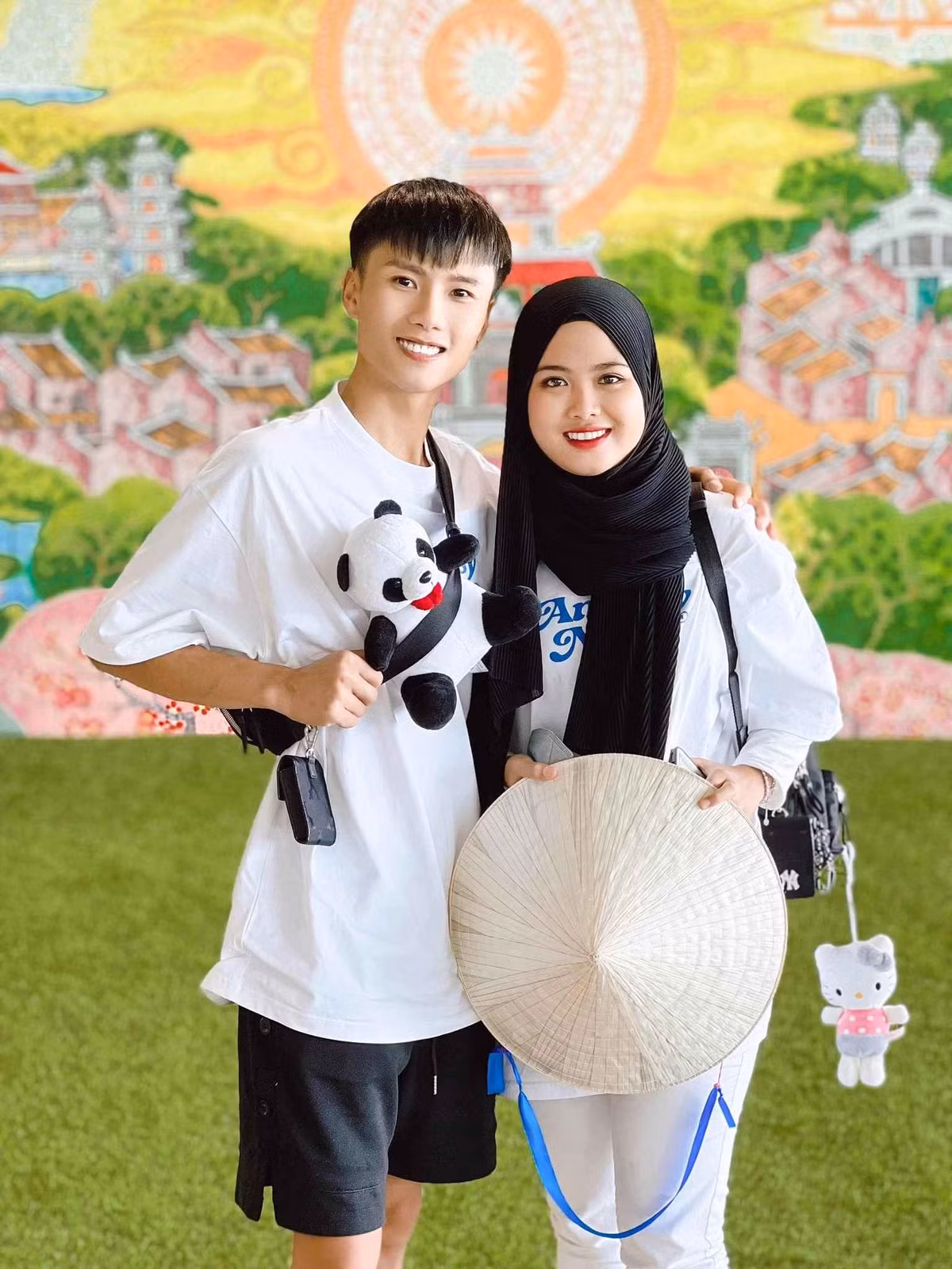 Tuy vậy, người theo dõi cũng cảm thấy hạnh phúc lấy cho cả hai và để lại nhiều lời chúc ở dưới phần bình luận.