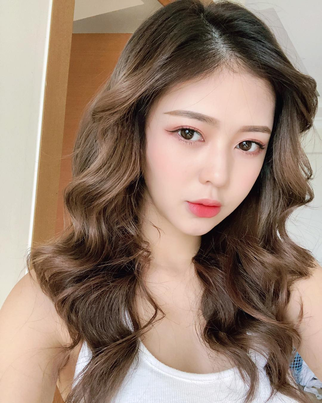 Tuy nhiên, chuyện tình Liz Kim Cương và Trịnh Thăng Bình đã chấm dứt. Trong khi nam ca sĩ "Vỡ tan" cho biết sau những mối tình trong quá khứ anh không muốn khán giả nhắc nhiều đến mình với những câu chuyện đời tư. Về phía Liz Kim Cương, cô cũng không muốn đề cập nhiều đến vấn đề cá nhân sau khi hết duyên với nam nhạc sĩ, ca sĩ đào hoa.