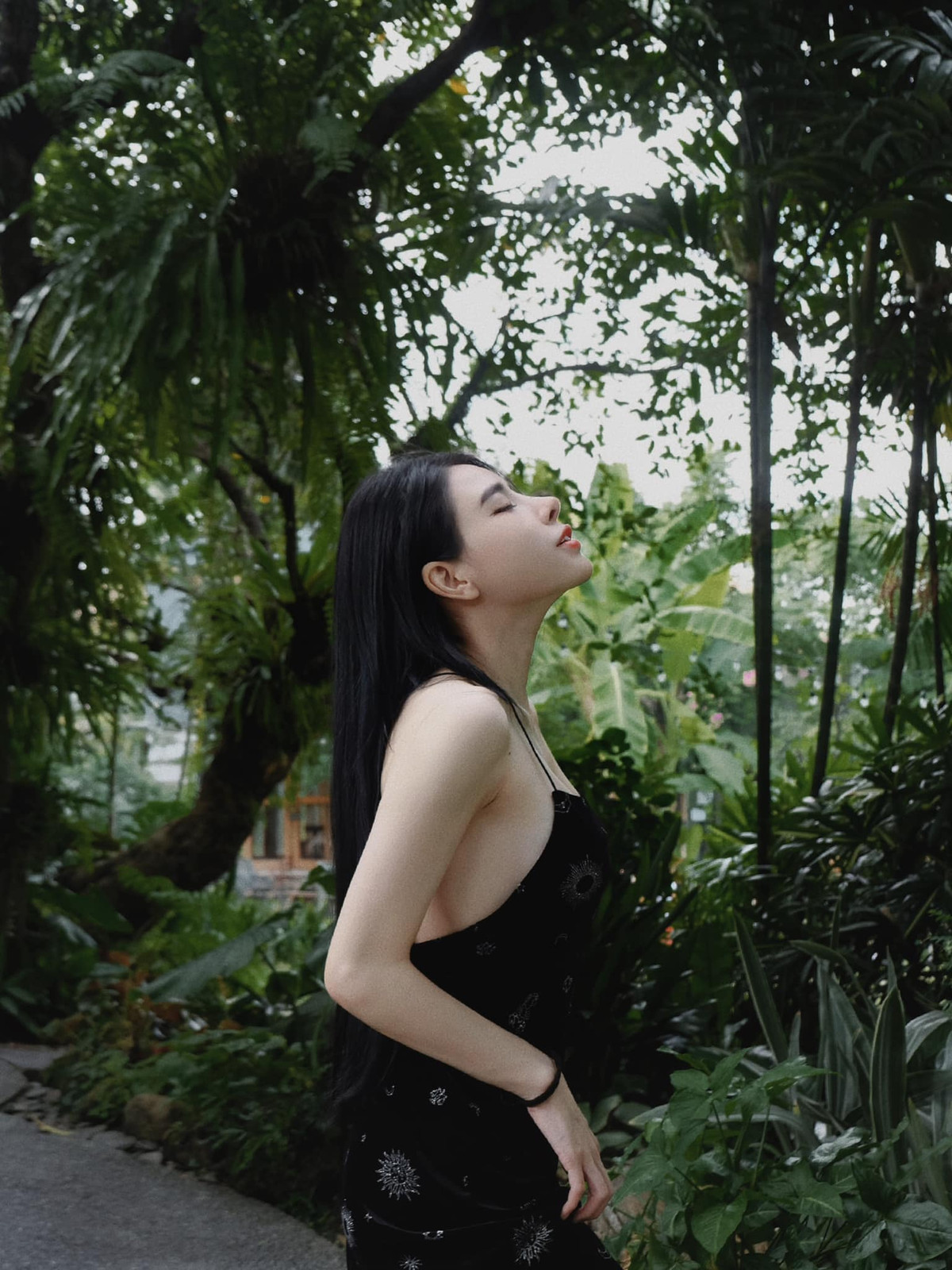 Hành trình giảm cân thần kỳ của Bích Hạnh không chỉ "gây sốt" mạng xã hội trong nước mà còn khiến dân mạng Trung Quốc chú ý.