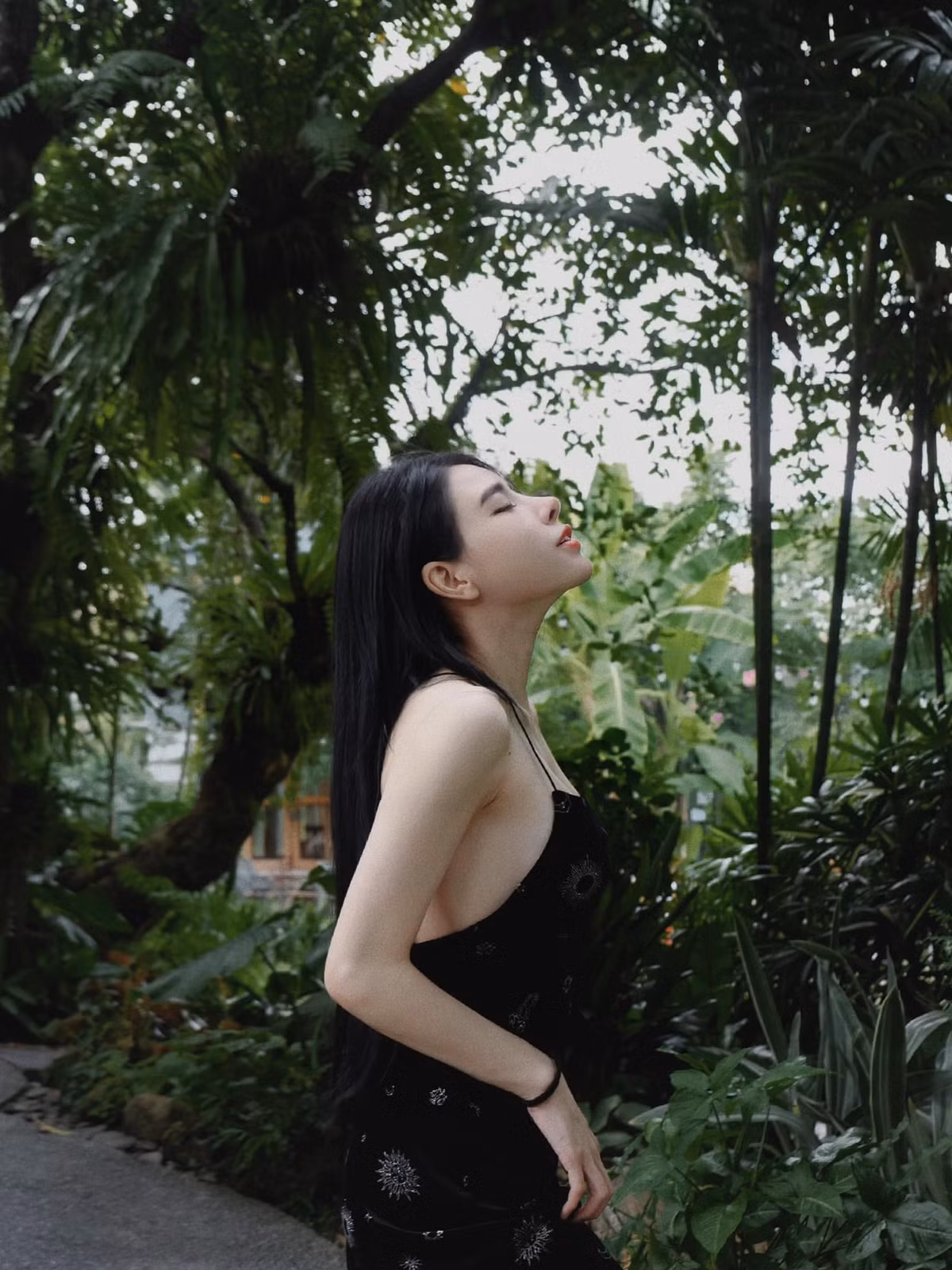 Hành trình giảm cân thần kỳ của Bích Hạnh không chỉ "gây sốt" mạng xã hội trong nước mà còn khiến dân mạng Trung Quốc chú ý.