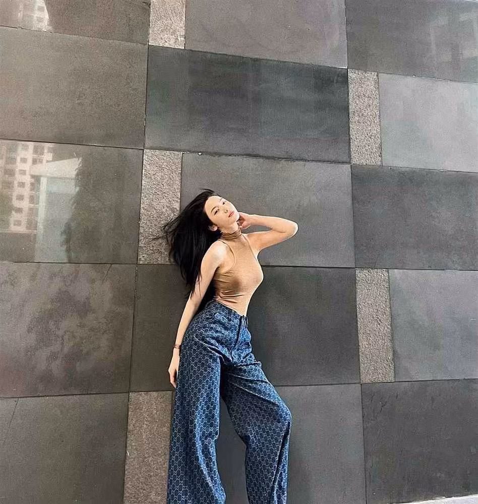 Đính kèm ảnh ngày ấy - bây giờ, bạn gái Quang Hải thổ lộ: "Xưa: bị crush từ chối vì vừa đen, xấu lại còn nghèo. Nay: Anh không quan tâm quá khứ của em".