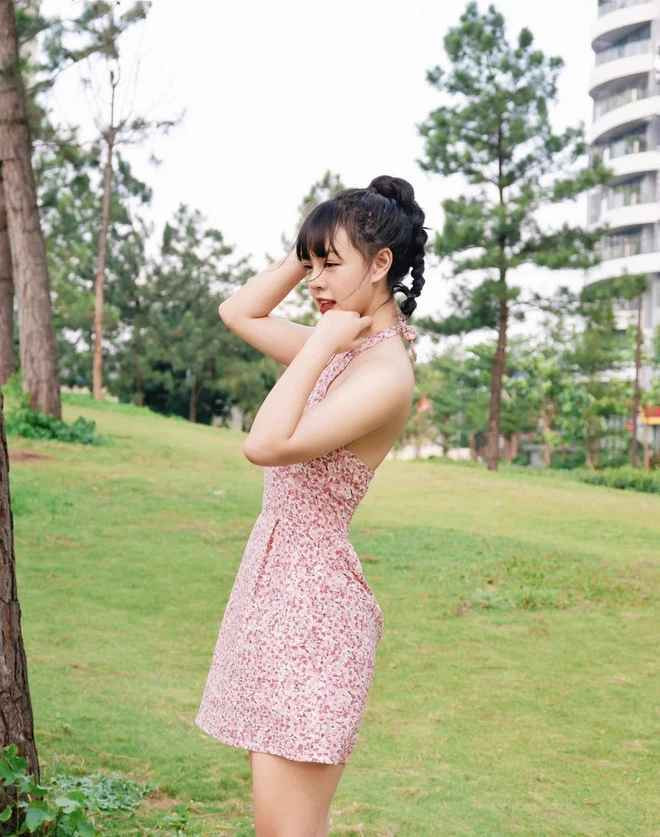 Không dừng lại ở đó, Thảo Trang cũng rất chăm khoe dáng khi diện bikini.