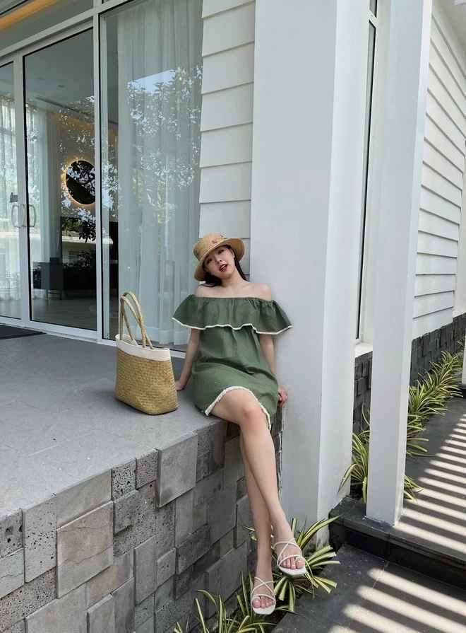 Nhưng phong cách “nữ sinh" tinh nghịch mỗi khi Thảo Trang diện JK (phong cách nữ sinh Nhật Bản) để dẫn dắt, bình luận các trận đấu tại giải đấu PUBG Mobile chuyên nghiệp cũng được người hâm mộ tích cực “lăng-xê".