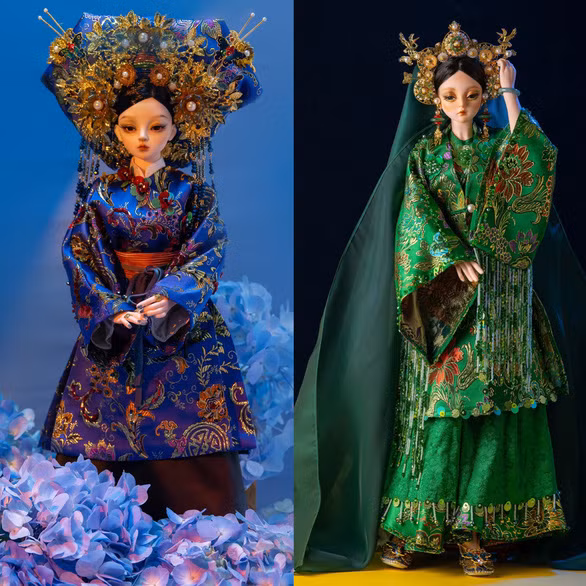 "Thực hành Tín ngưỡng thờ Mẫu Tam phủ của người Việt” được UNESCO công nhận là Di sản văn hóa phi vật thể đại diện của nhân loại, đó chính là cảm hứng để Vân Anh Scarlet trở thành NTK Việt đầu tiên sáng tạo nên "Búp họa Tứ Phủ" bằng búp bê.