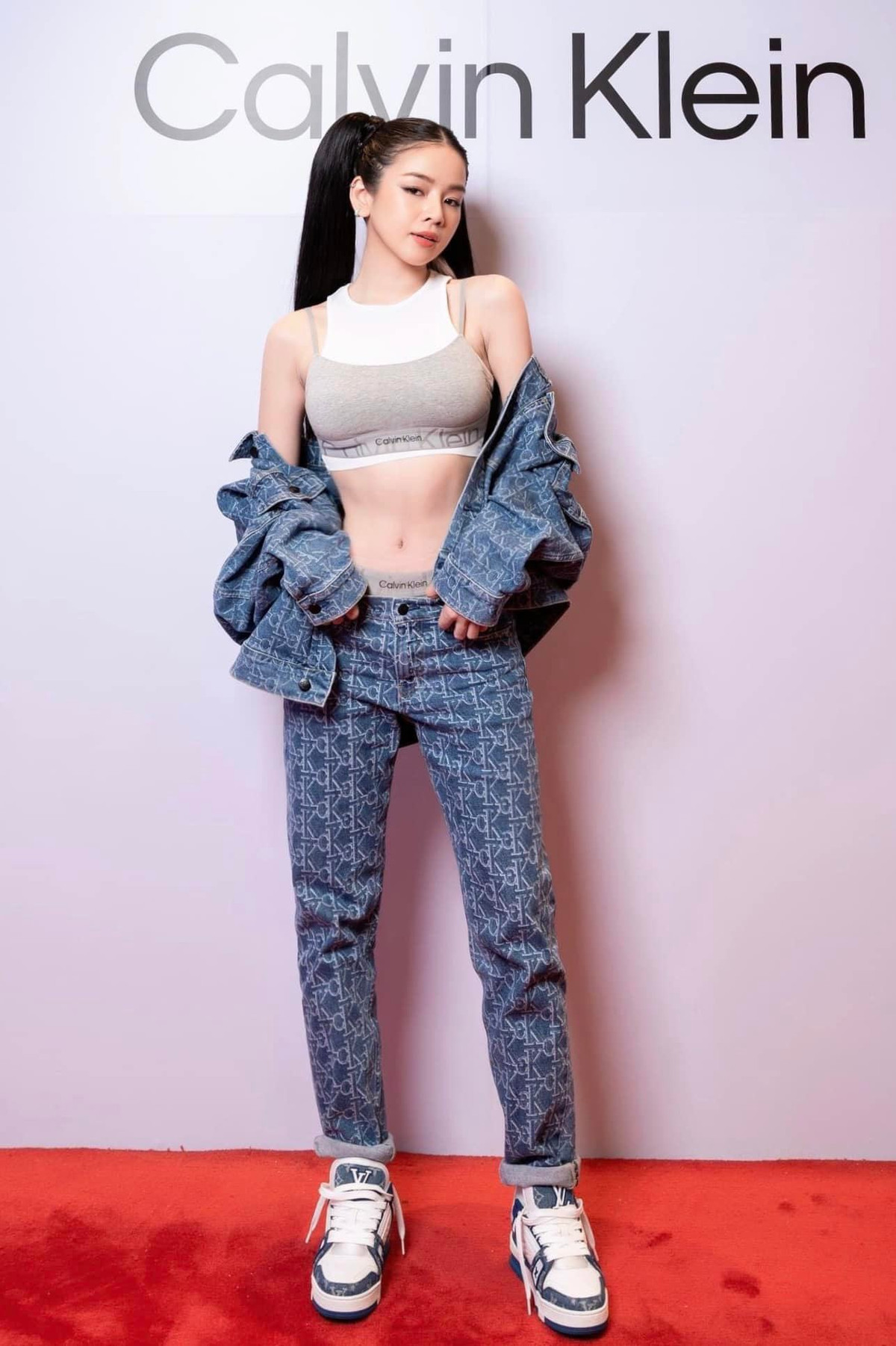 Năm 2015, cô gái quê Đà Nẵng bắt đầu sự nghiệp và gặp rất nhiều khó khăn. Tuy nhiên nhờ sự giúp đỡ của bạn bè, đồng nghiệp mà nữ DJ 26 tuổi ngày càng trưởng thành và thành công hơn trong sự nghiệp.