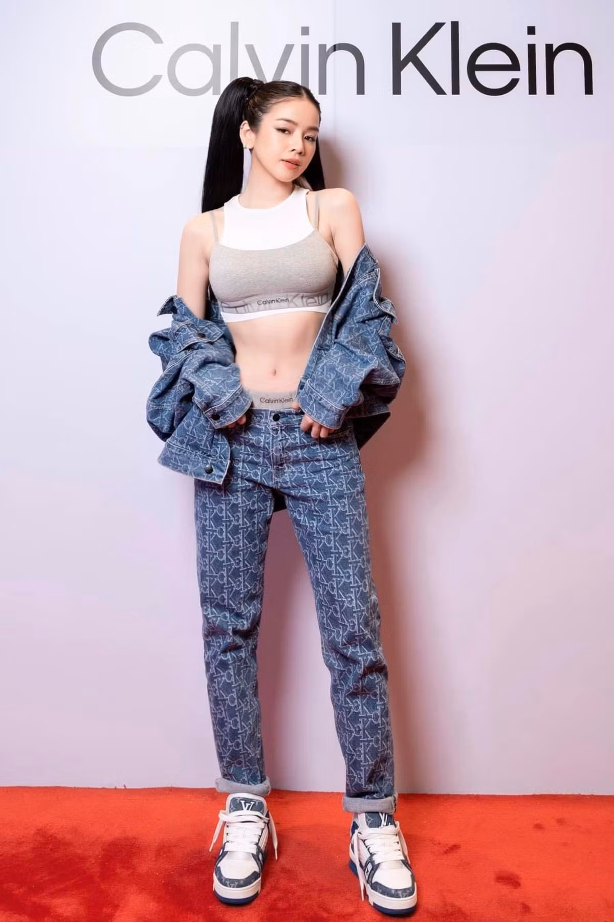 Năm 2015, cô gái quê Đà Nẵng bắt đầu sự nghiệp và gặp rất nhiều khó khăn. Tuy nhiên nhờ sự giúp đỡ của bạn bè, đồng nghiệp mà nữ DJ 26 tuổi ngày càng trưởng thành và thành công hơn trong sự nghiệp.