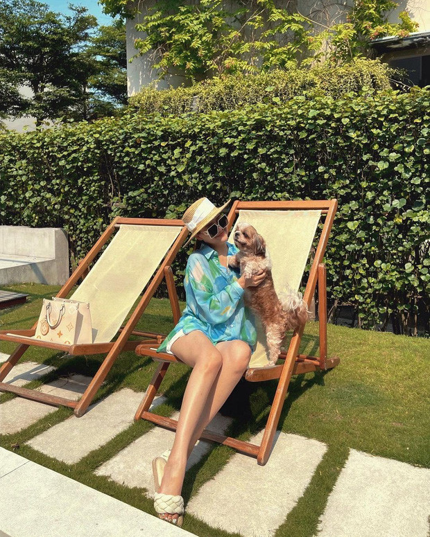 Ngắm sương sương những tấm ảnh mới cũng thấy ngay cả khi đang mang thai, Phanh Lee vẫn sở hữu nhan sắc và vóc dáng thu hút.