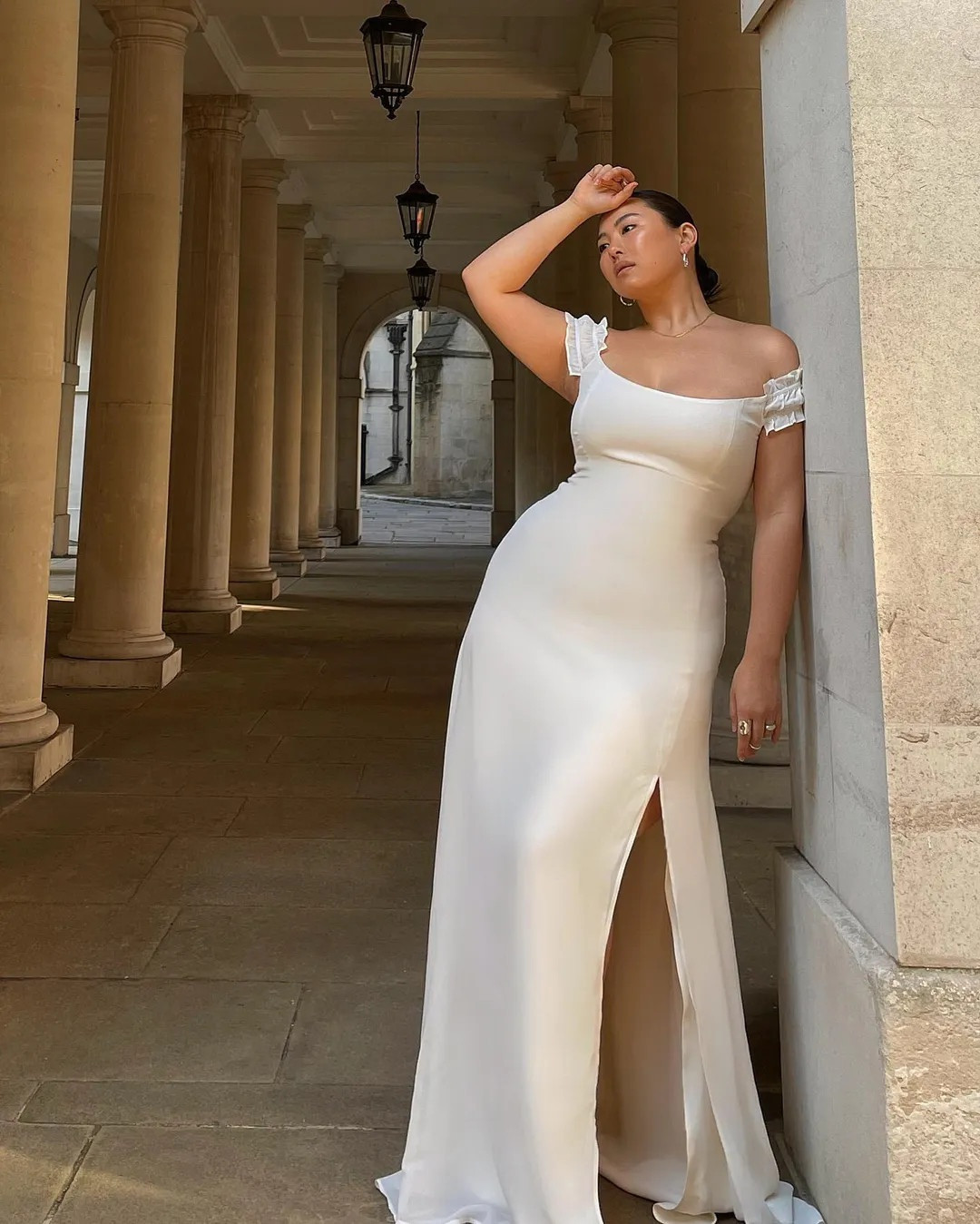 Sarah Kim lớn lên ở New York, Mỹ. Sau khi học xong phổ thông, cô trở về Hàn Quốc để học đại học, chuyên ngành Thương mại quốc tế và Tiếng Anh.