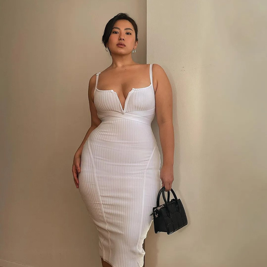 Sarah Kim có chiều cao 1,70 m và nặng khoảng 68 kg. Cô gây ấn tượng bởi sự tự tin và phong cách quyến rũ.