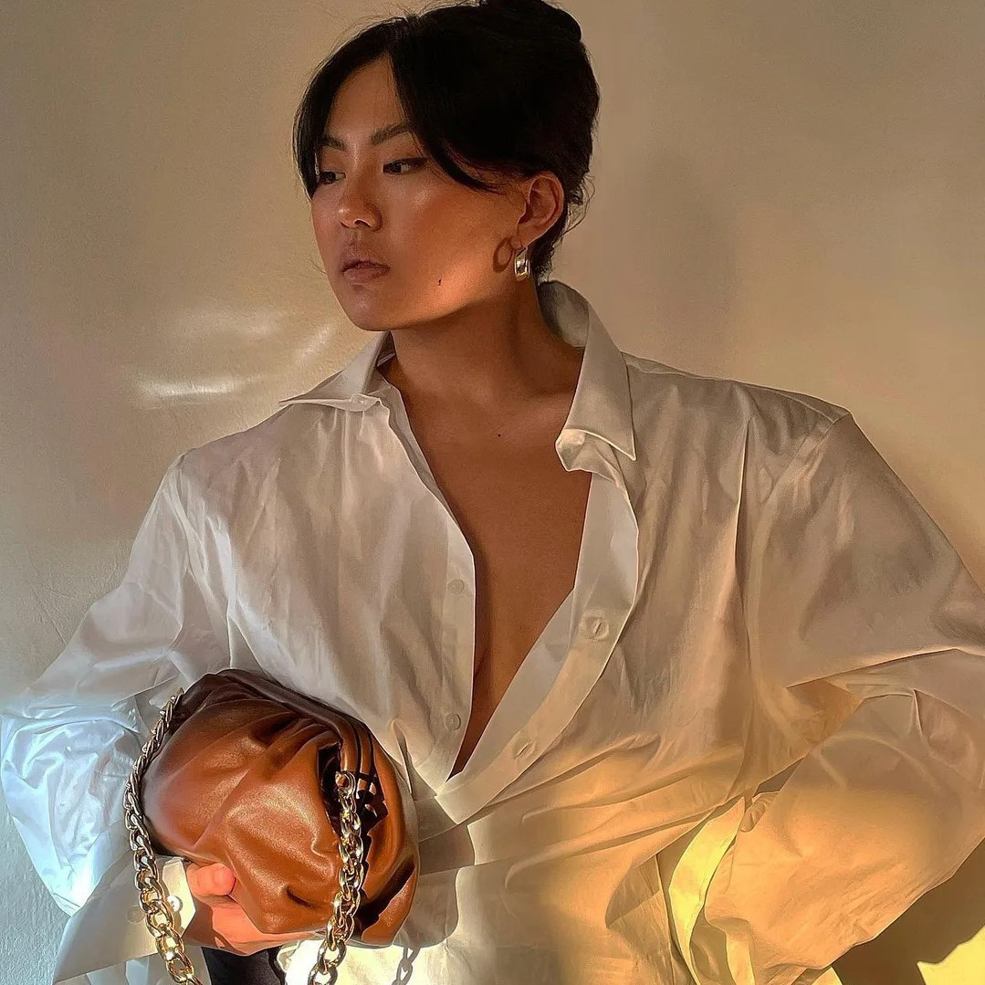 Cô bị cuốn hút bởi những thứ liên quan đến nghệ thuật như nhiếp ảnh, quay phim, hội họa, âm nhạc... Lớn lên, cô còn có hứng thú với các hoạt động nhân đạo, muốn giúp đỡ trẻ em khó khăn.