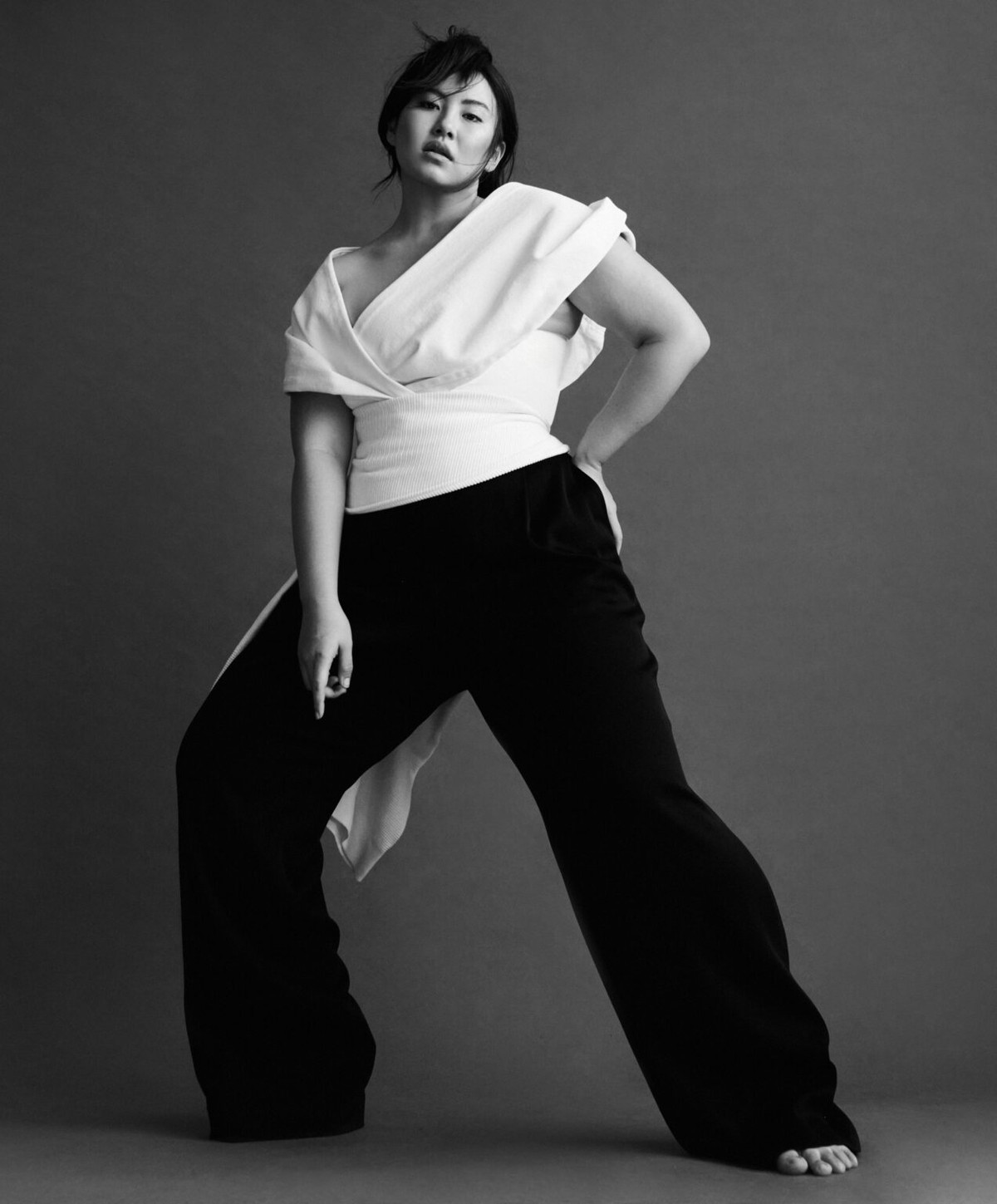 Sarah Kim được nhiều người biết đến thông qua các video chia sẻ quá trình và trải nghiệm khi theo đuổi đam mê trở thành người mẫu chuyên nghiệp.