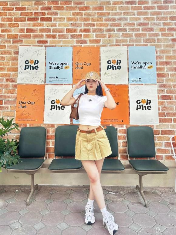 Lần chạm mặt nhau gần nhất của Văn Hậu và tình cũ là khi cặp đôi cùng được mời đến tham dự đám cưới của hai cầu thủ Nguyễn Thành Chung và Hà Đức Chinh.