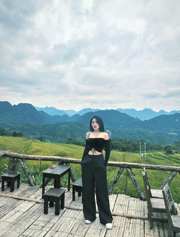 Ngoài thời gian dành cho công việc, tình cũ Văn Hậu còn tìm đến những chuyến du lịch cùng bạn bè.