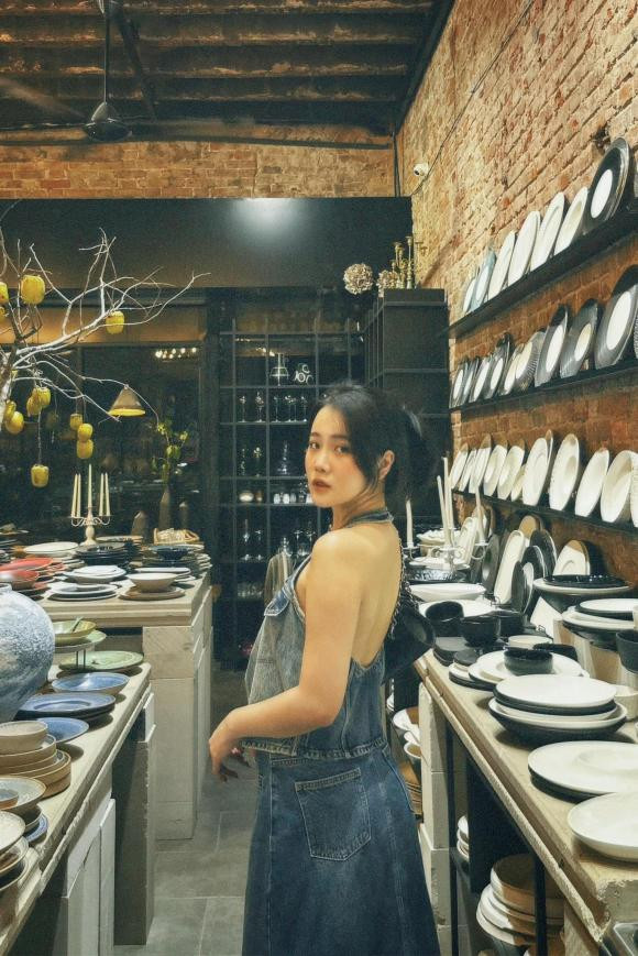 Hoàng Anh Ốc được nhận xét ngày càng xinh đẹp, quyến rũ. Được biết, cô hiện đang kinh doanh về thời trang.