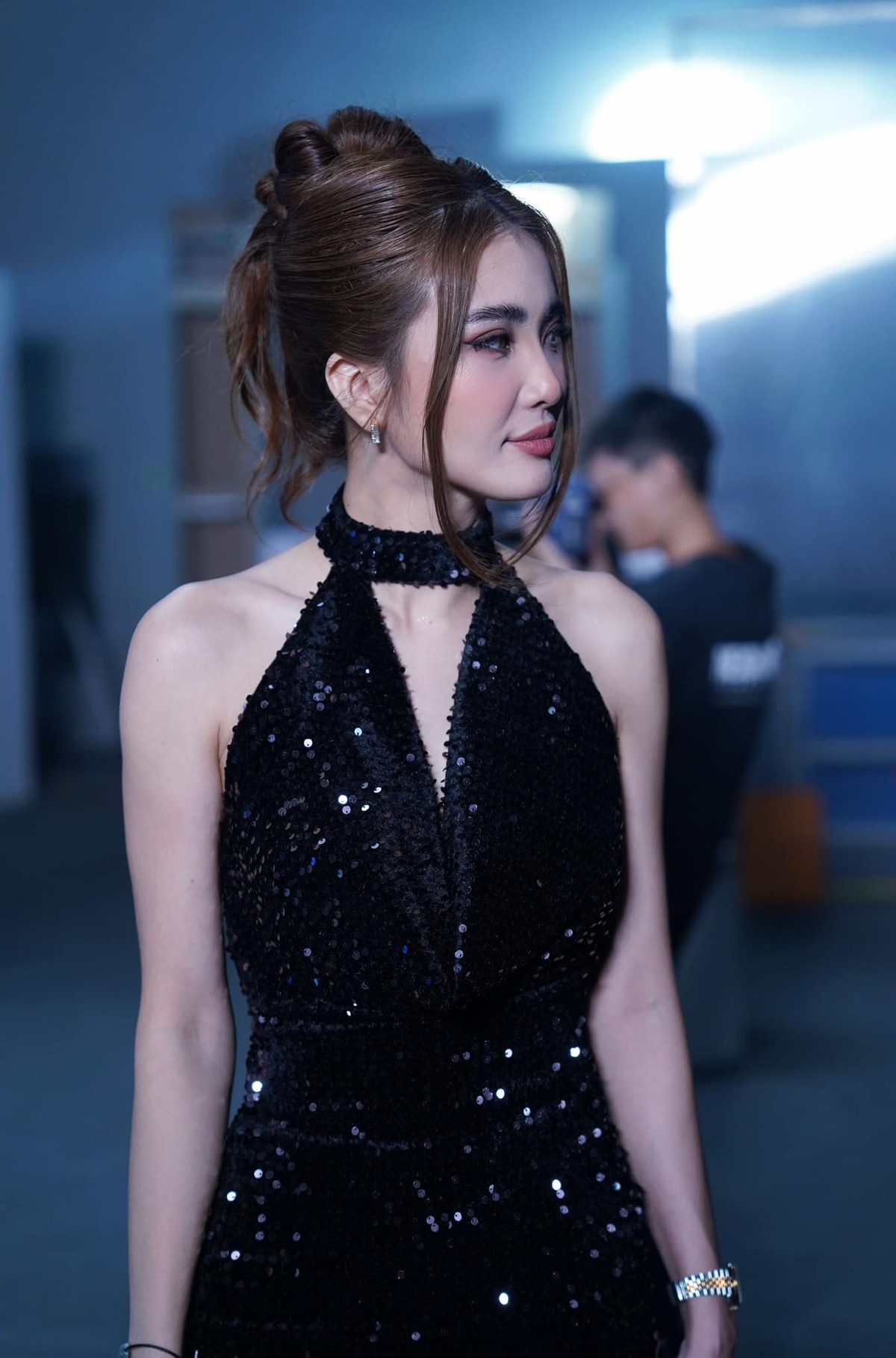 Em gái Công Vinh sở hữu sắc vóc nuột nà, quyến rũ dù đã có 1 con lớn và sắp bước sang tuổi 35.