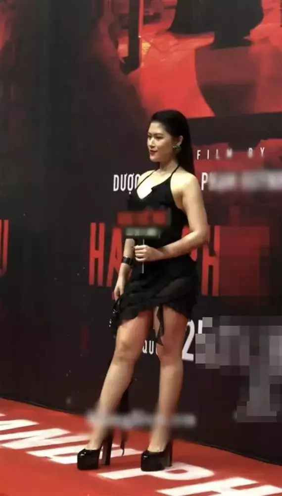 Sự kiện có nhiều góc quay, camera. Khi lên hình sẽ tăng một vài ký thì sẽ không như mình khi nhìn trong gương nữa. Những lần đó mình không thể nào lên giải thích rằng là 'À, ở ngoài đẹp lắm mọi người, chứ không như trên hình đâu". Nữ rich kid cho biết thêm.