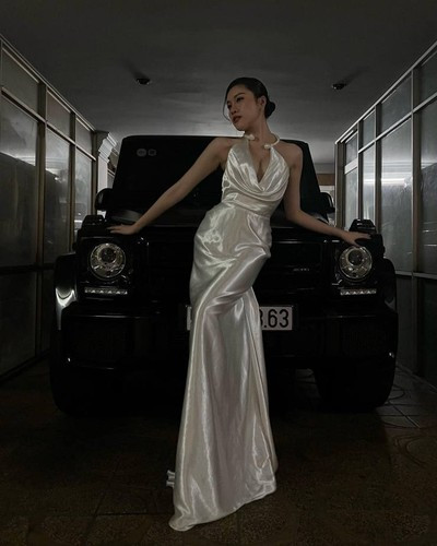 Là một cô gái tài năng, xinh đẹp và sở hữu khối tài sản khủng... Thanh Thanh Huyền trở thành mỹ nhân đắt giá của showbiz.