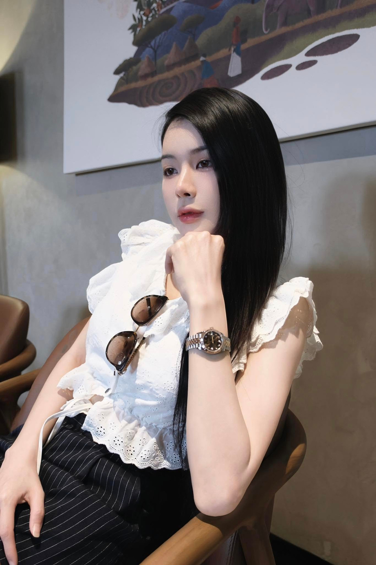 Nàng hot girl phòng gym viết lời dẫn mạnh mẽ: "Đừng nhờn! Tuy còi nhưng mà đấm cũng sấm sét đấy".