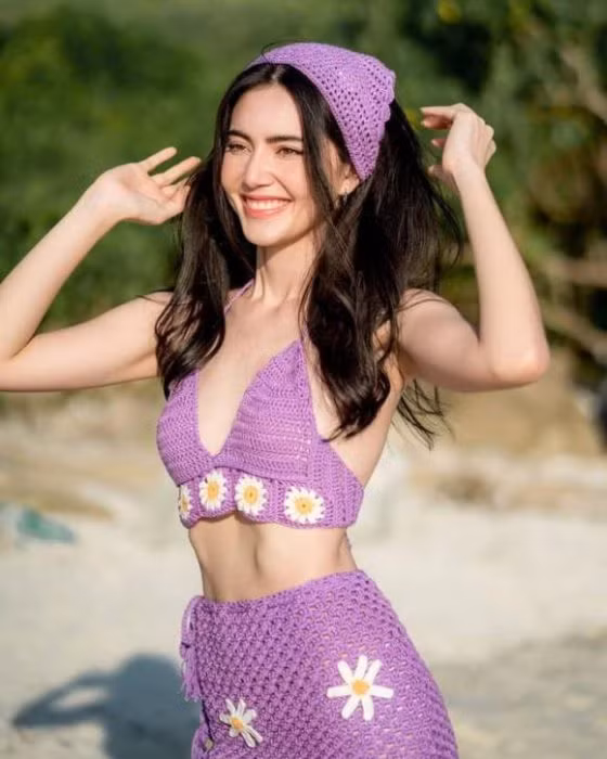 Mai Davika cũng là ngôi sao có số lượng Cover cho Vogue Thailand nhiều nhất với 4 ấn phẩm chính thức.