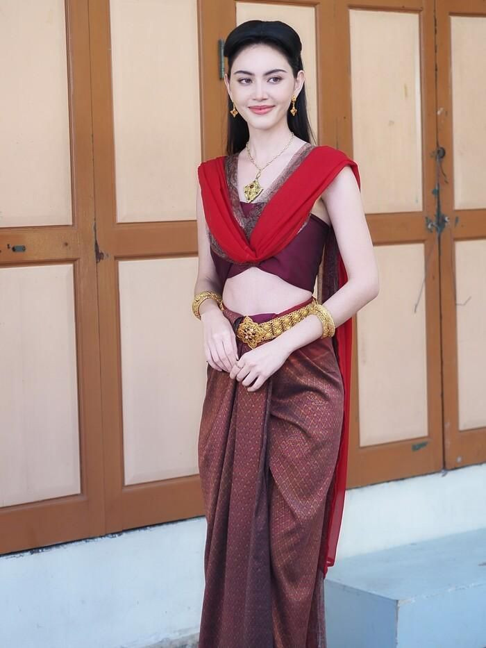 Xinh đẹp, giàu có, nổi tiếng là những điều mà Mai Davika đang nắm giữ trong tay, vị thế vững chắc của cô có lẽ khó có ai có thể đạp đổ được.