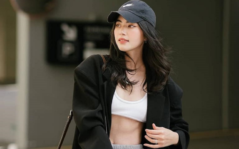 Hiện tại, Mai Davika đang là tên tuổi nóng tại xứ Chùa Vàng với catse cao ngất ngưởng.