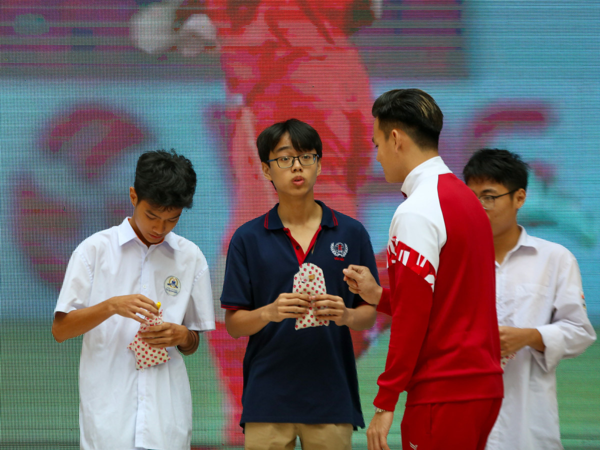 Ban tổ chức chương trình cũng tạo ra các "mini game" với các phần quà nhỏ để khích lệ học sinh tìm hiểu và tuân thủ Luật giao thông đường bộ.