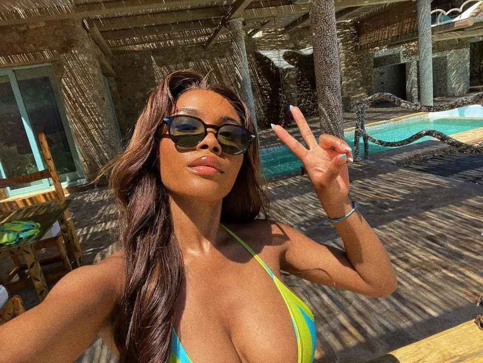 Thông qua chương trình truyền hình Footballers’ Wives, nhiều mặt tối của cuộc sống vợ, bạn gái cầu thủ từng được phơi bày. Tuy nhiên, Tolami có vẻ là một WAG hoàn toàn khác.