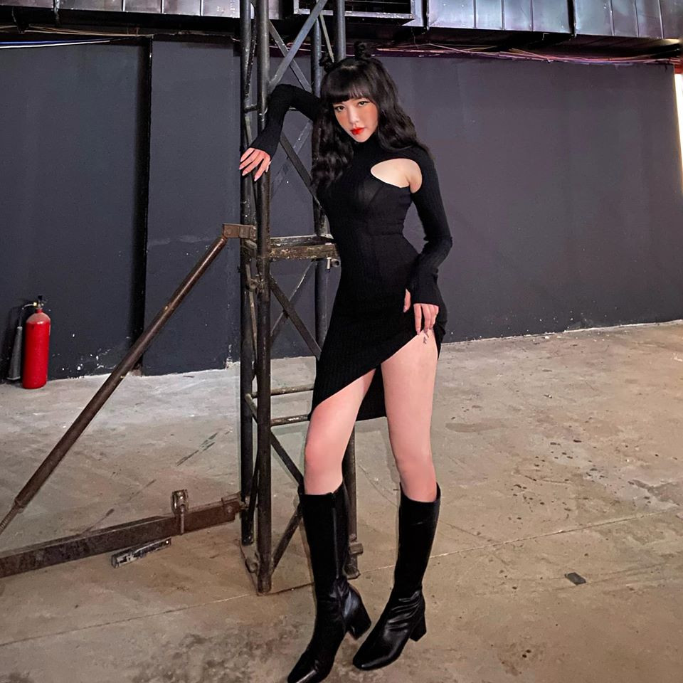 Thời gian qua, sau nghi án trục trặc với chồng Tây, Elly Trần chăm đăng ảnh gợi cảm hơn trước.