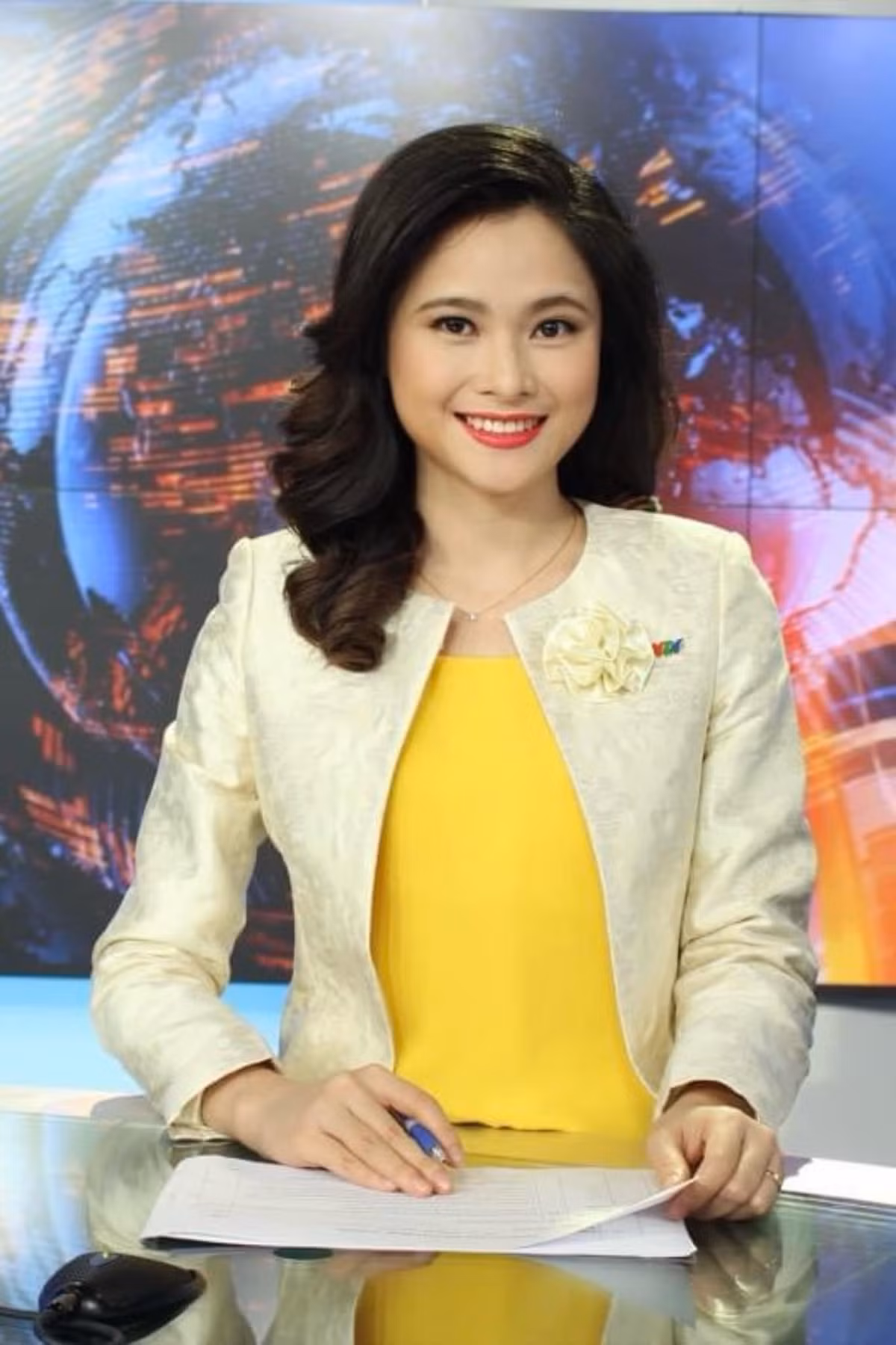 Với nhiều vị trí khác nhau như phóng viên, biên tập viên, người dẫn, tổ chức sản xuất chương trình… Và hiện tại nữ BTV Mùi Khánh Ly đang là host, tổ chức sản xuất Talk show Phố tài chính đình đám trên VTV8.