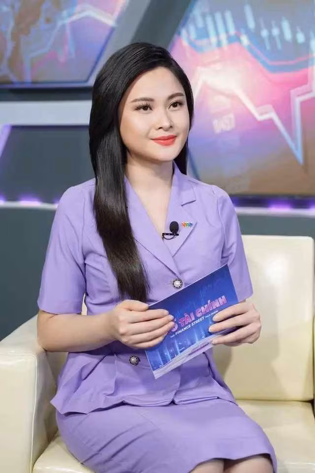 Nhắc đến Talk show về tài chính, chứng khoán trên sóng truyền hình, khán giả nghĩ ngay tới BTV Mùi Khánh Ly với Talk show Phố tài chính trên VTV8, Đài truyền hình Việt Nam.