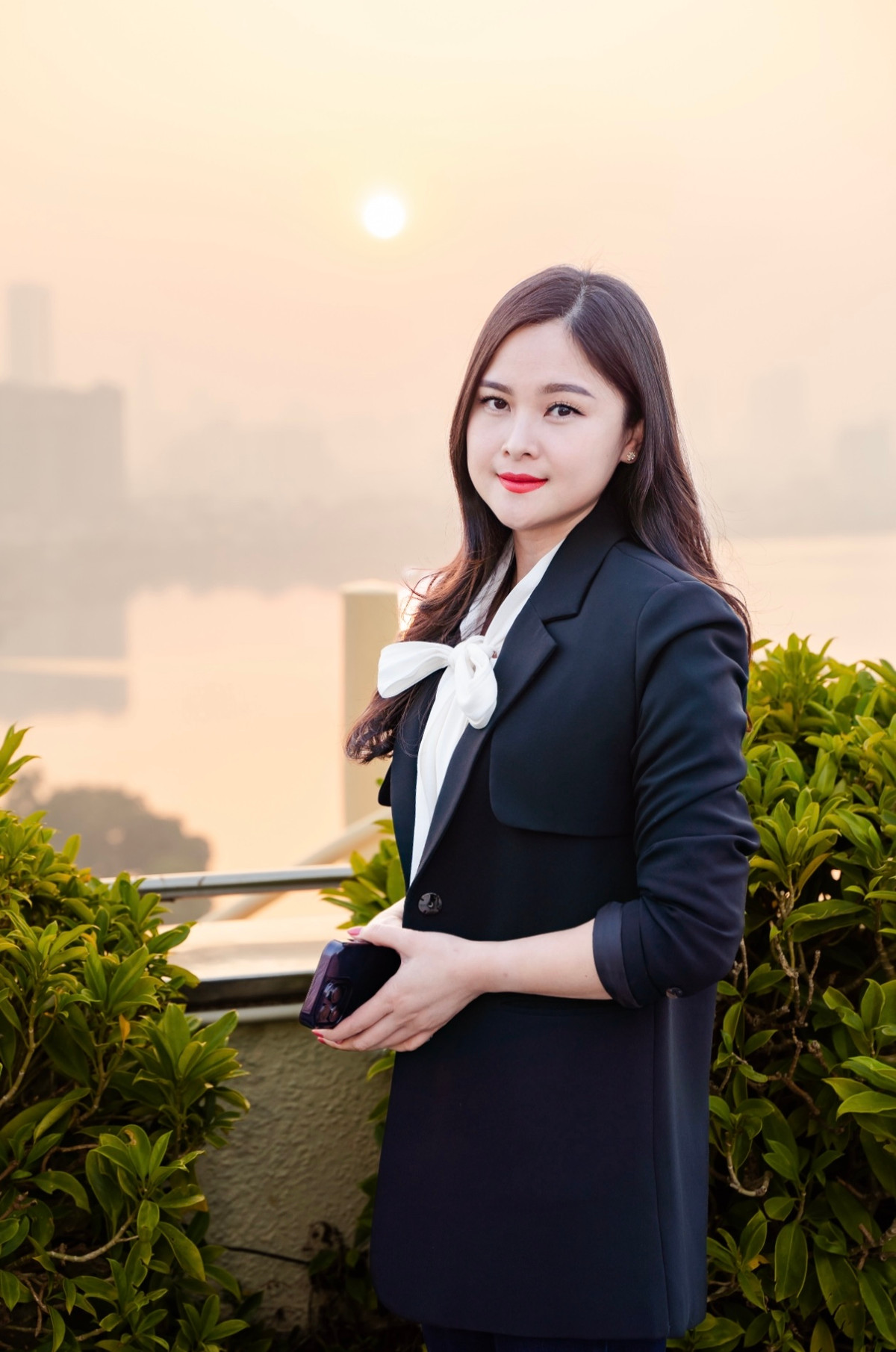 Khi phụ trách các chương trình về tài chính, chứng khoán, BTV Khánh Ly từng cho biết, chất lượng bản tin phụ thuộc rất nhiều vào người thực hiện. Một BTV tài chính, kinh tế không chỉ cần nghiệp vụ báo chí tốt mà còn cần có kiến thức sâu rộng về lĩnh vực kinh tế, tài chính, chứng khoán.