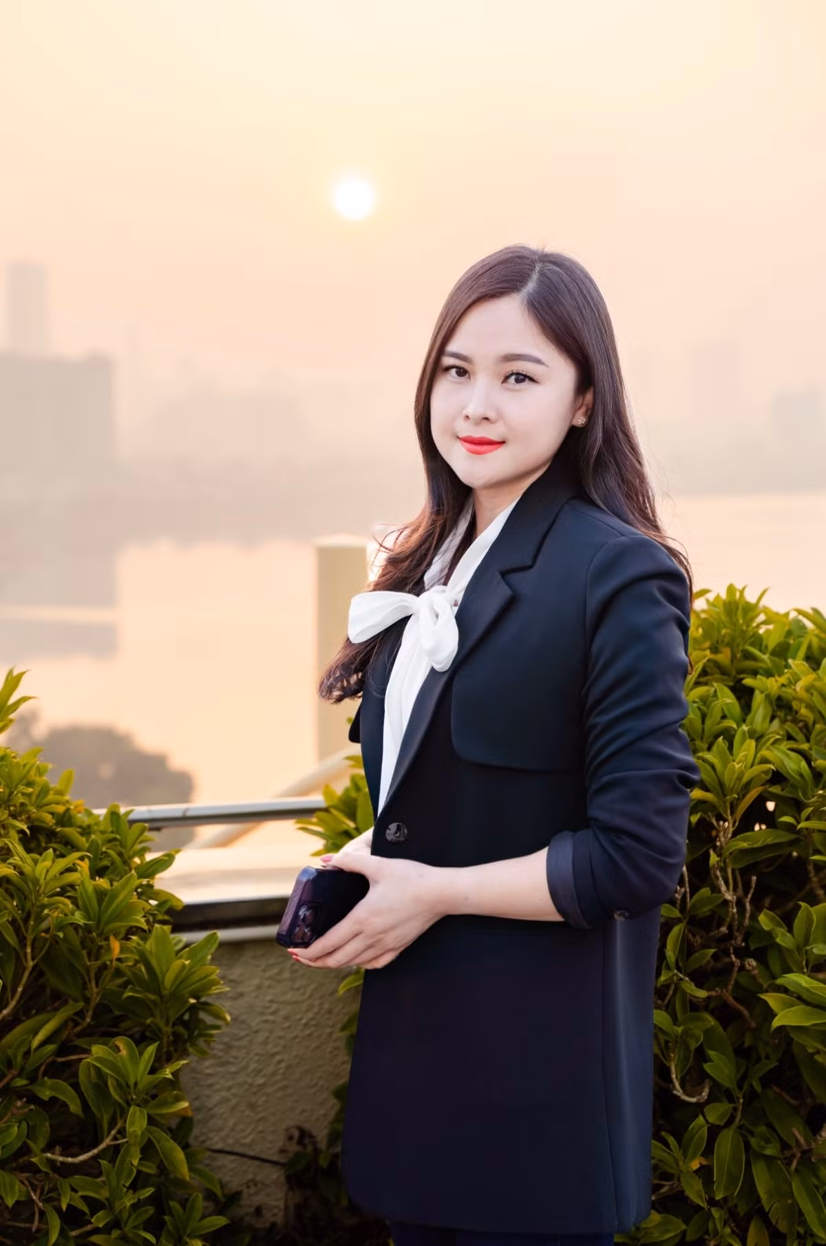 Khi phụ trách các chương trình về tài chính, chứng khoán, BTV Khánh Ly từng cho biết, chất lượng bản tin phụ thuộc rất nhiều vào người thực hiện. Một BTV tài chính, kinh tế không chỉ cần nghiệp vụ báo chí tốt mà còn cần có kiến thức sâu rộng về lĩnh vực kinh tế, tài chính, chứng khoán.