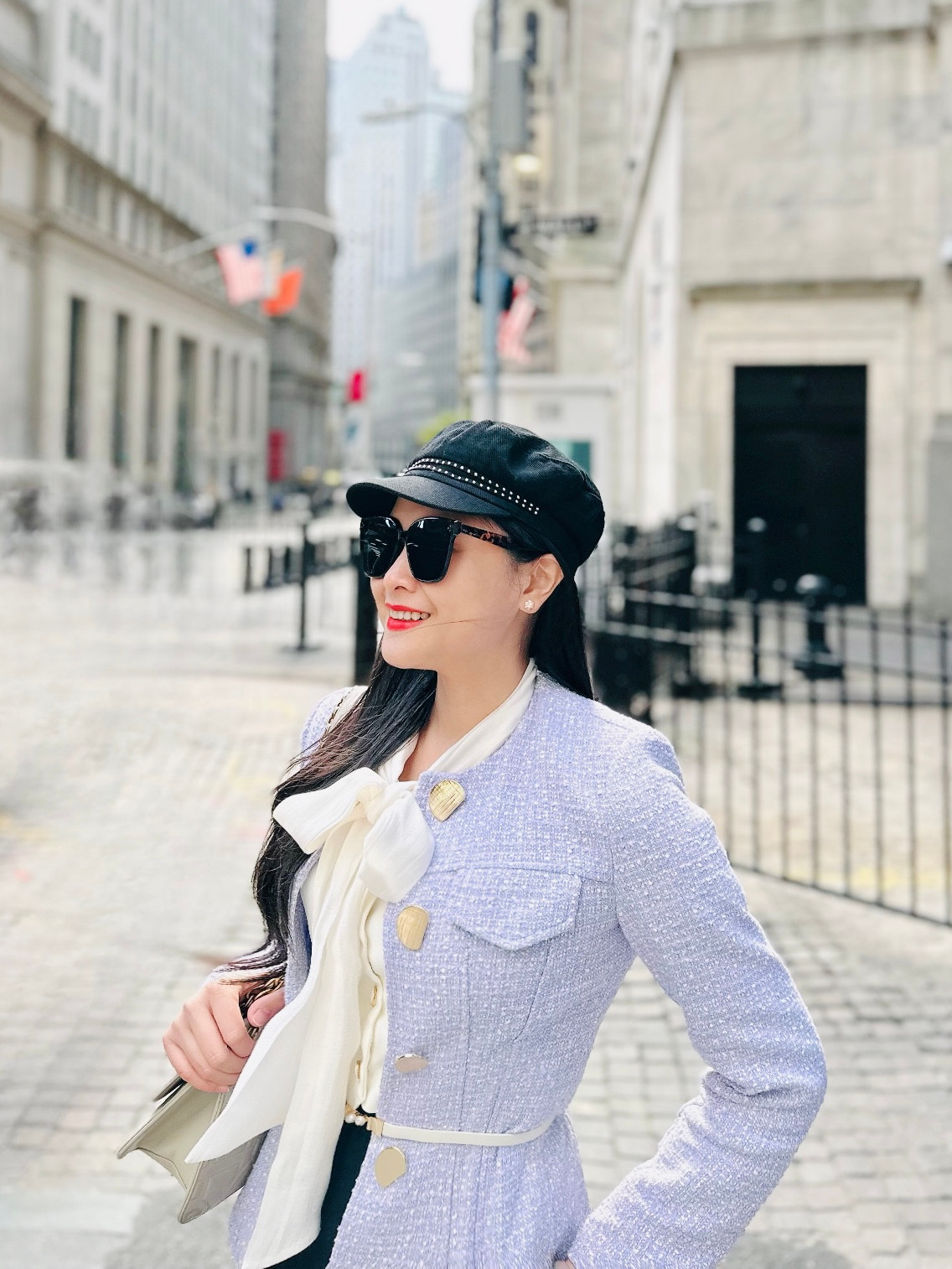 BTV Khánh Ly cho biết cô rất vui vì càng có nhiều talk show tài chính, chứng khoán ra đời thì càng chứng minh cho sự mở màn đầu tiên đi đầu trào lưu này của cô là đúng hướng và việc càng có nhiều chương trình như vậy thì thông tin sẽ được lan tỏa nhiều hơn đến nhà đầu tư, góp phần thúc đẩy thị trường tài chính, chứng khoán ngày càng phát triển.