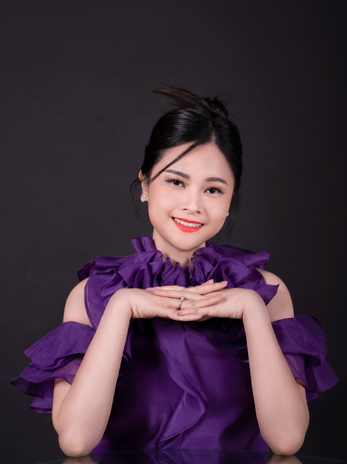 Với những hoạt động tích cực, lan tỏa và có thành tích xuất sắc trong công tác tuyên truyền về ngành Tài chính, BTV Mùi Khánh Ly vừa vinh dự khi được nhận bằng khen.