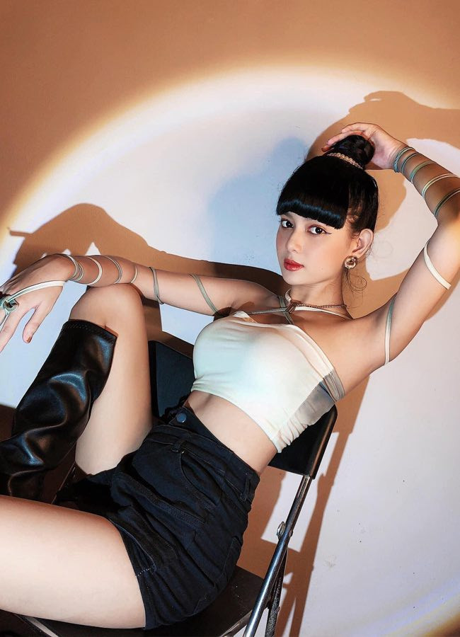 Nhiều người nhận xét Thu Hà có nét khá giống với nữ diễn viên Việt Trinh.