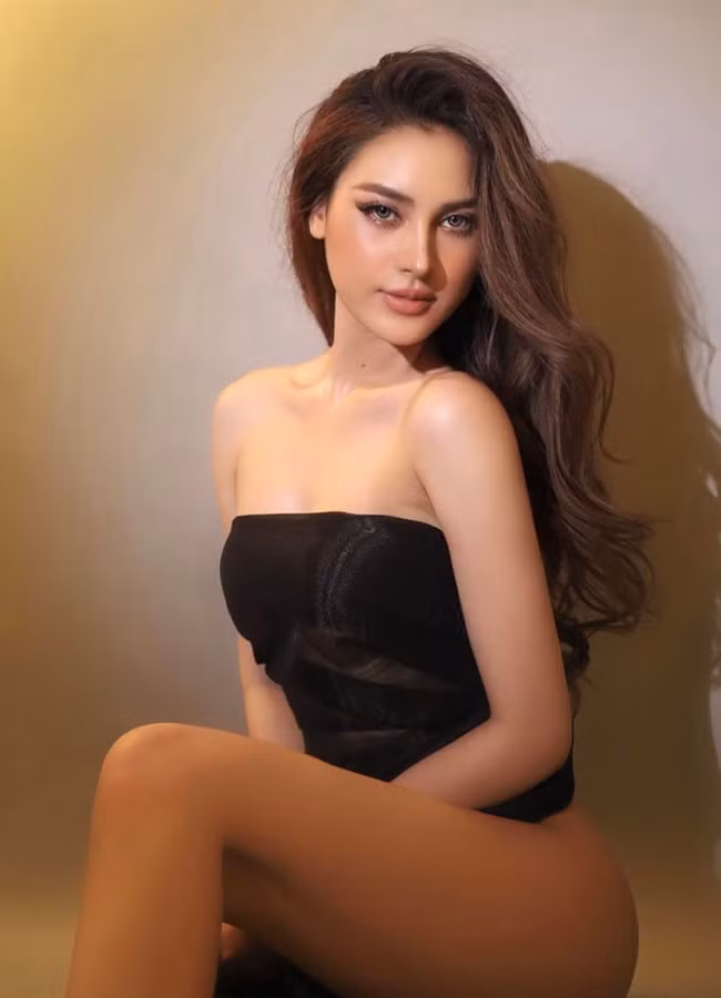 Ngoài đời, H Duyên chuộng diện croptop, tôn eo thon, ngực đầy. Đa phần những thiết kế mà cô mặc thường có độ ngắn, hở nhất định.