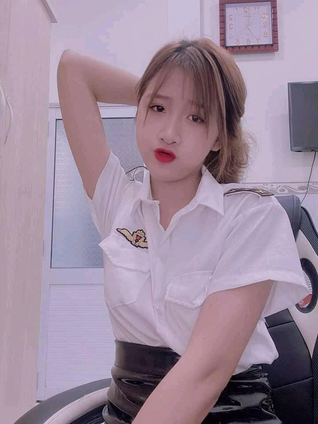 Được biết, đây chính là hai cái tên thường xuyên xuất hiện trên livestream của Lộc Fuho trong thời gian gần đây với vai trò “ học sinh” được thầy Lộc hướng dẫn tận tình cách trộn hồ, trát vữa.