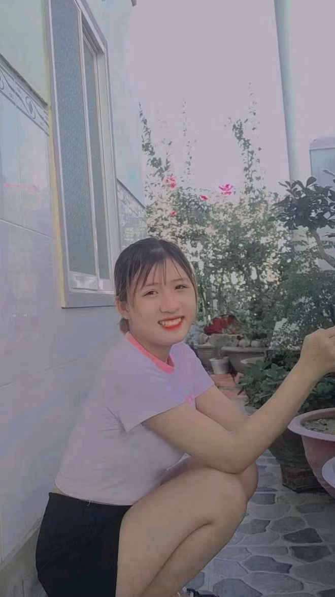 Bên dưới các bức ảnh chụp chung 2 chị em do Kim Thủy đăng lên hay video của Lộc Fuho, không ít netizen còn ùa vào xin "hỏi cưới" gái xinh này.