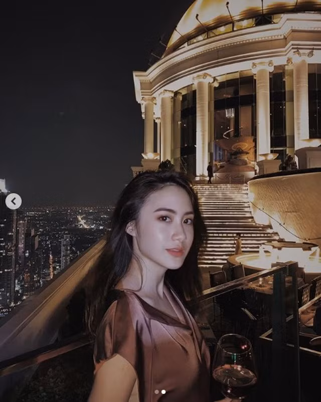 Hiện tại, Phoiphailin Sivilay đã tốt nghiệp ngành Kinh tế thiết kế thời trang của trường Đại học Regent’s University London, Anh. Cô nàng có khả năng sử dụng thành thạo 4 ngoại ngữ: Lào, Thái, Anh và Việt Nam.