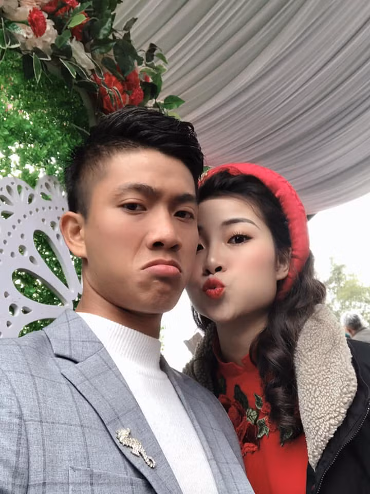 Về đời tư, Văn Đức cũng đã có một gia đình nhỏ hạnh phúc. Mọi hoạt động của anh đều được công chúng hết mực quan tâm, ủng hộ.