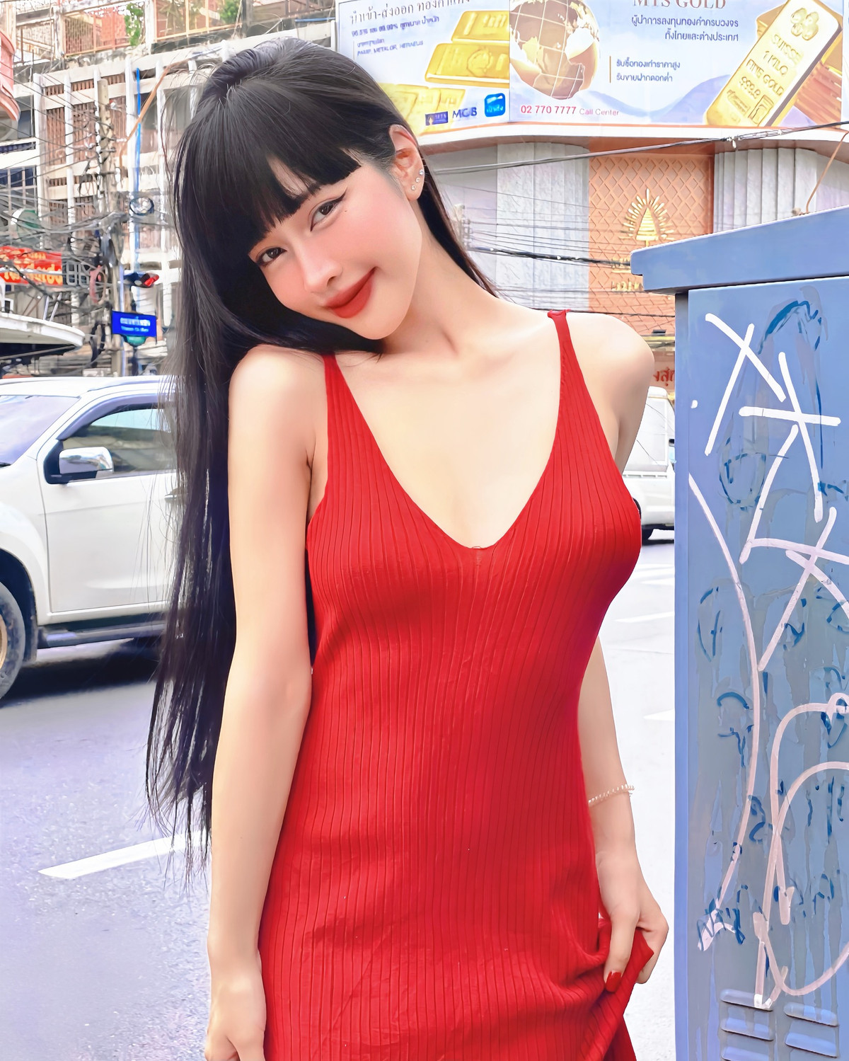 Gái xinh đến từ Thái Lan vẫn thường xuyên trang điểm xinh đẹp, diện đồ gợi cảm hết nấc và thoải mái chụp ảnh khoe dáng vóc ở nơi đông người.