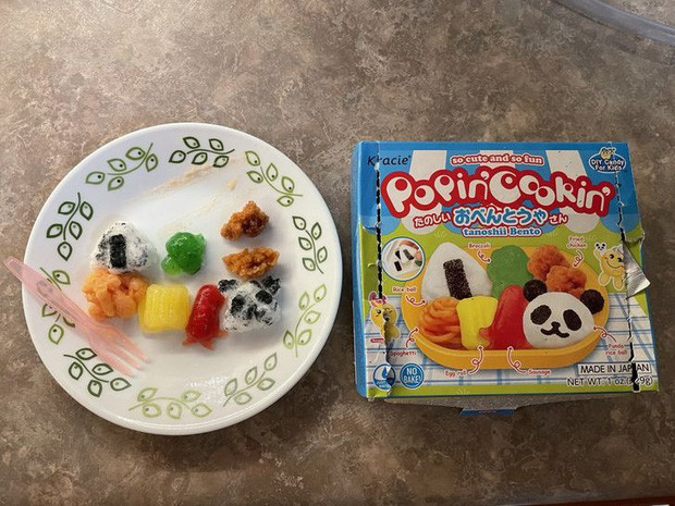 Nếu nhưng con gái, ra ngoài còn có công nghệ make up đỉnh cao vớt vát lại chút ít nhan sắc thì những khác biệt trong sản phẩm hình minh hoạ và thực tế là "vô phương cứu chữa".