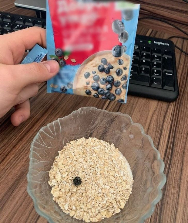 Điển hình như gói ngũ cốc trân châu này, nhìn ảnh thì full toping nhưng thực tế thì... nhõn một chiếc.