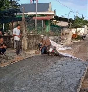 Sau một thời gian cố gắng, chỉ vì hành động “ngang ngược” này mà “đổ xuống sông xuống bể”. Ngay cả hàng xóm gần đó cũng rủ nhau chạy ra xem rồi đứng như trời trồng.